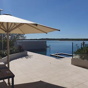 https://trafalgar-towers.hotelssunshinecoast.net